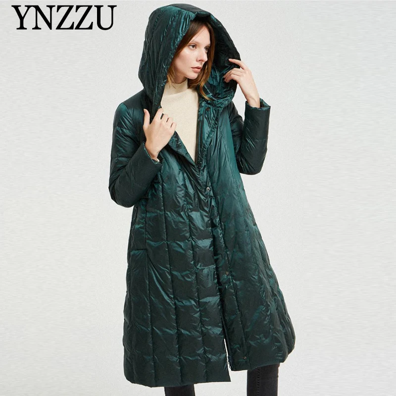 Куртка женская зимняя черная на гусином пуху с капюшоном и длинным рукавом