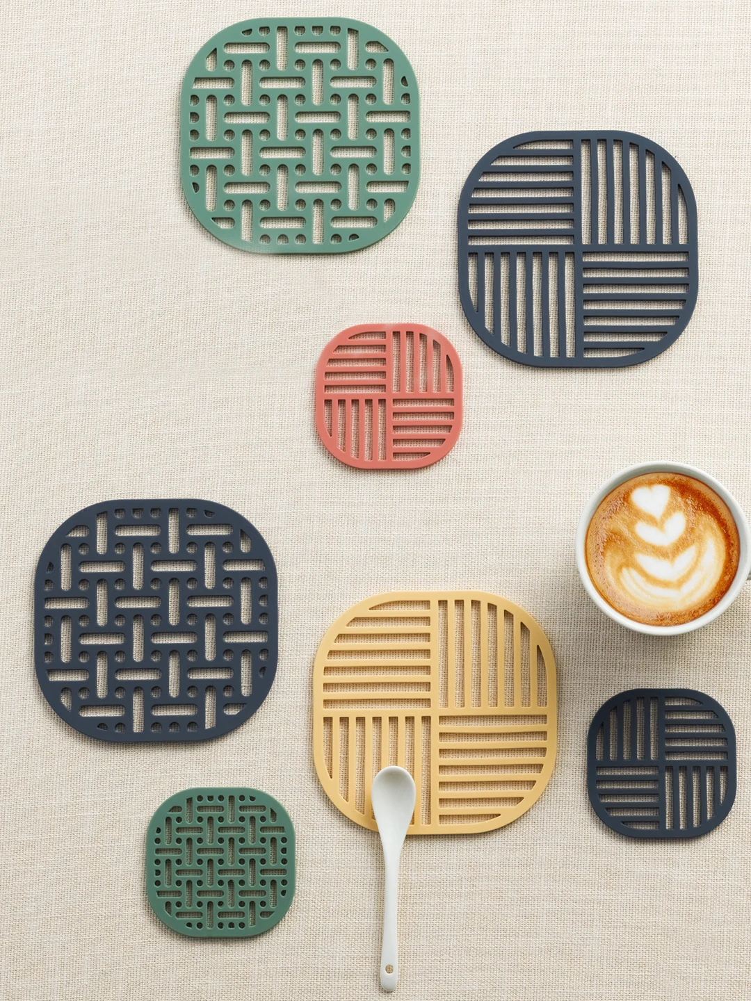 

Non slip and heat insulation mat can be suspended on silica gel table, Western food mat, Nordic wind pan mat, tableware mat