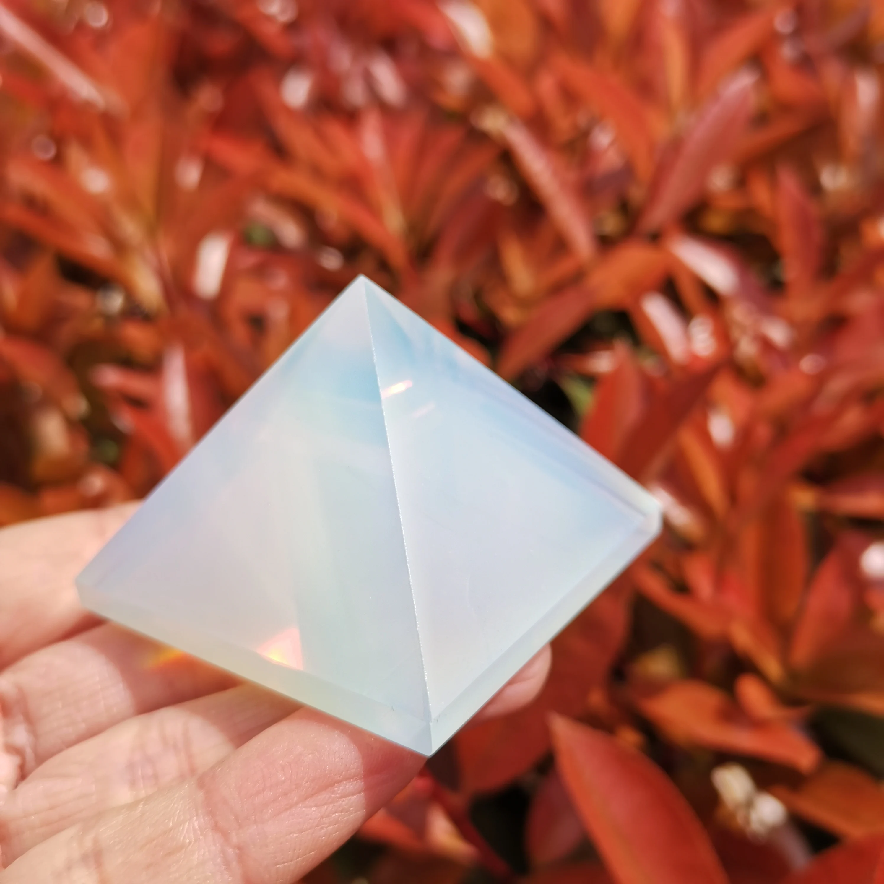 

40~50mm Opal Crystal Pyramid Energy Healing Crystal Stone Home Decoration