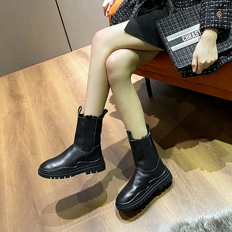 Женские кожаные зимние сапоги на платформе