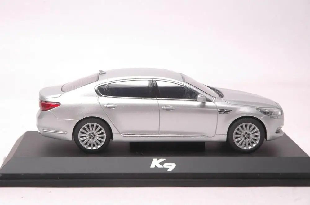 1:32 Модель литья под давлением для Kia K9 Quoris Silver Sedan игрушечный автомобиль из сплава