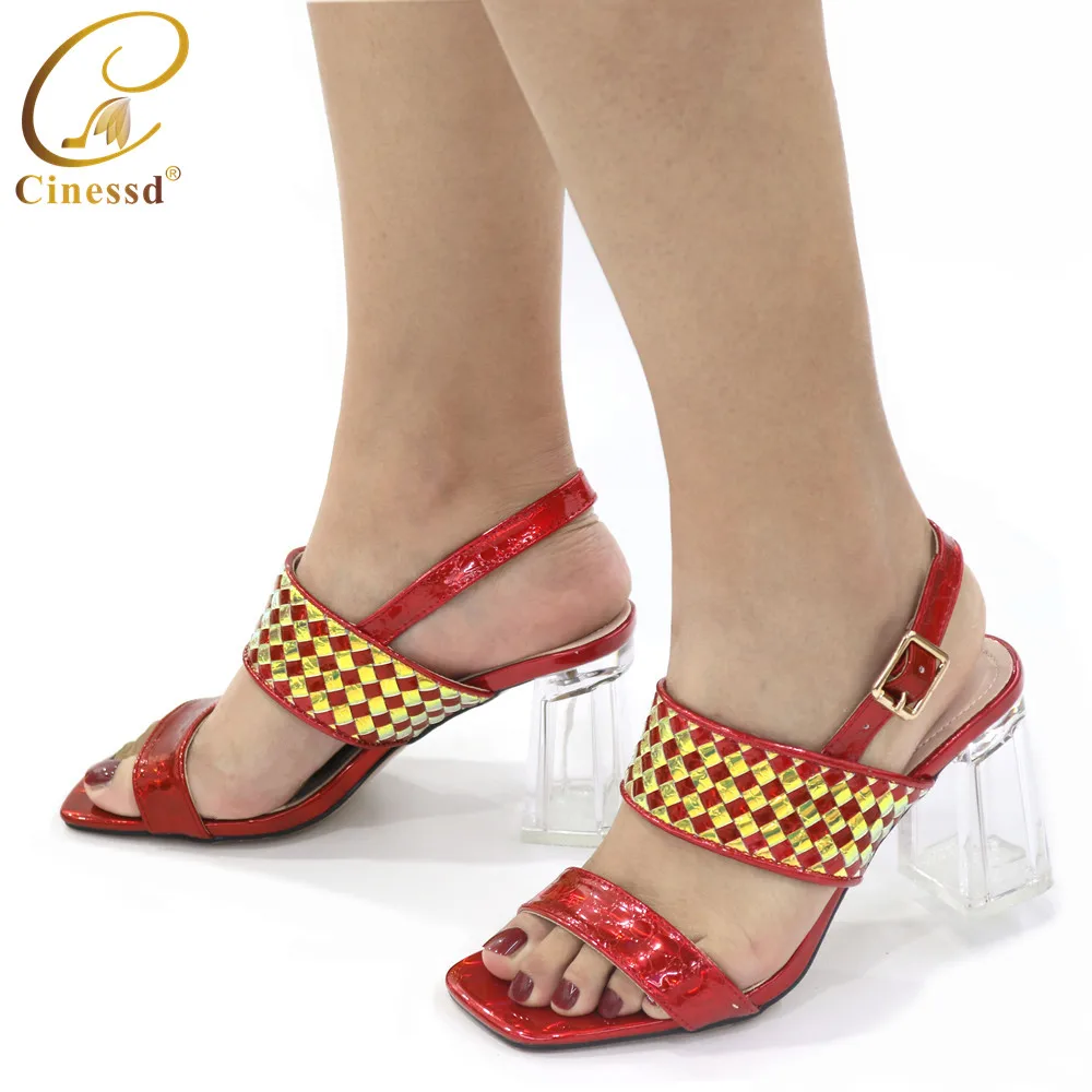 Новейшие женские шлепанцы Летняя мягкая обувь Модная женская Шлепанцы на