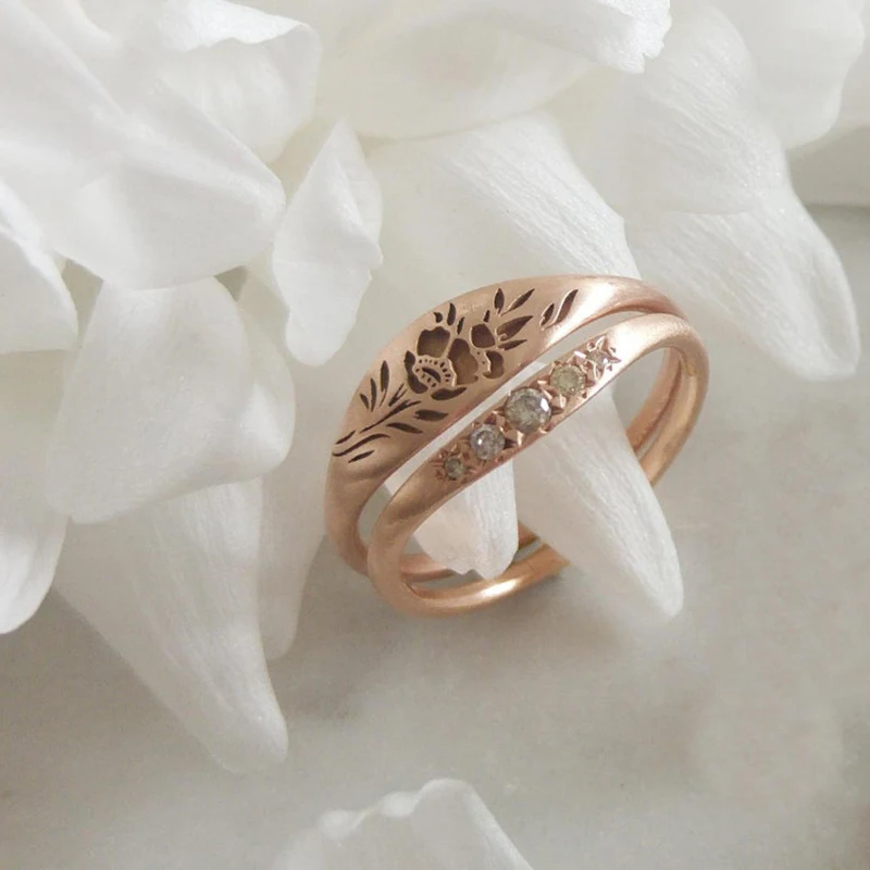

2 Pcs/set Fashion Engraving Flower Ring CZ Stone Mosaic Wedding Engagement Date Love Token Gift for Wife Girlfriend Gift Ring