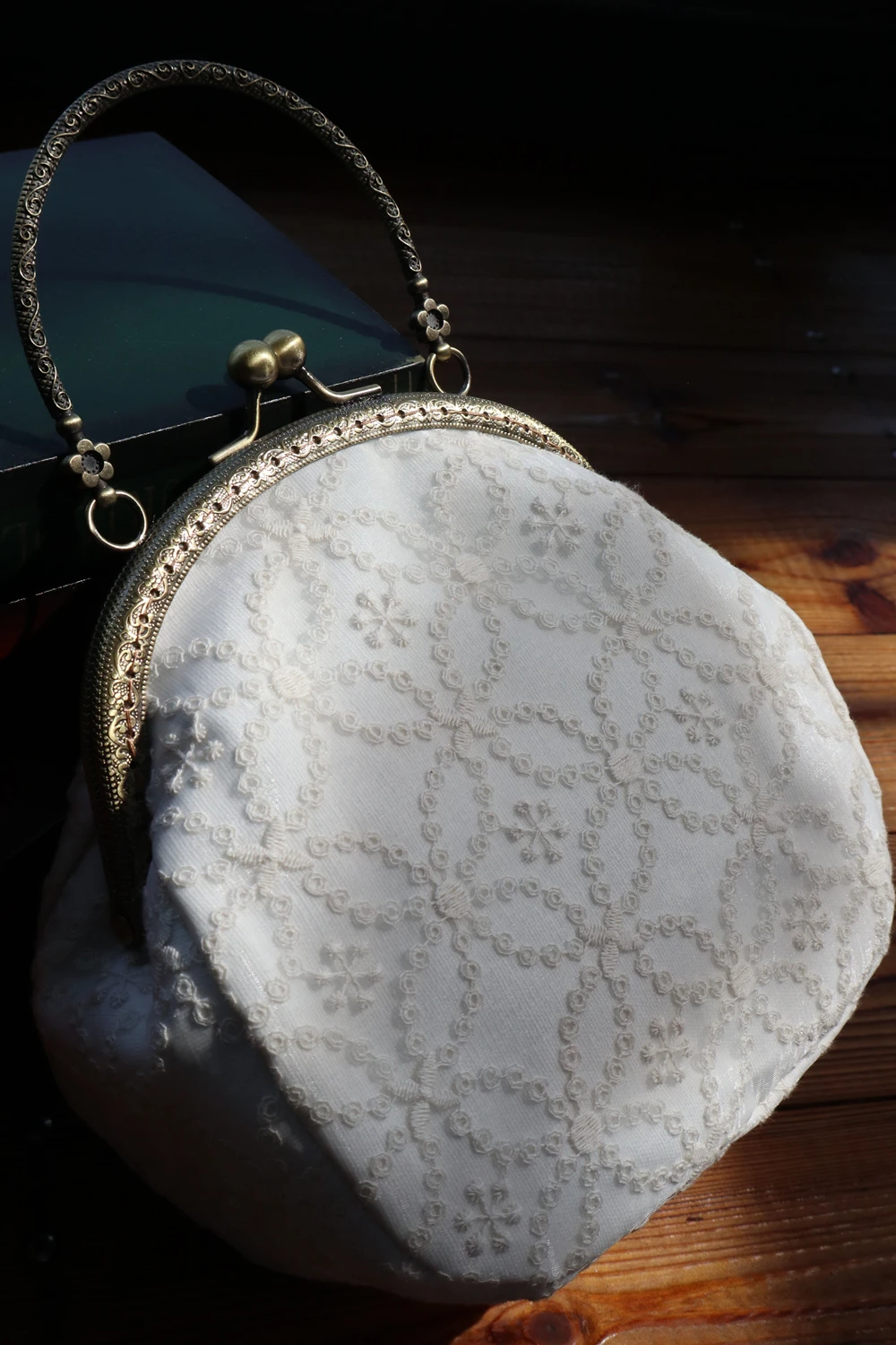 

Women Sweet Lace Cover Small Size Handbag Female Handmade Vintage Retro Shabby Chic Wedding Daily Cellphone Chain Crossbody Bag