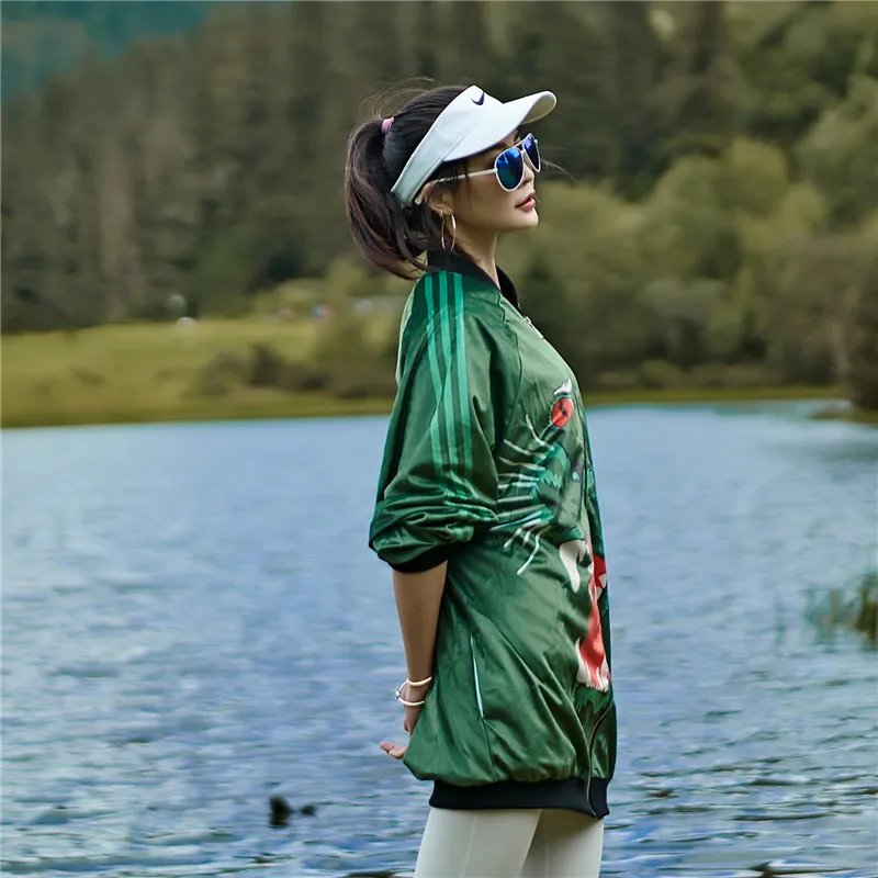 Женский тренч на молнии с принтом головы тигра зеленый большого размера длинным