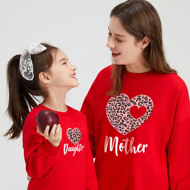 

Leopard Sweaters Love Mother Daughter Matching Sweatshirts Family Set Mom Baby Mommy and Me Clothes Women Girls Cotton Tops