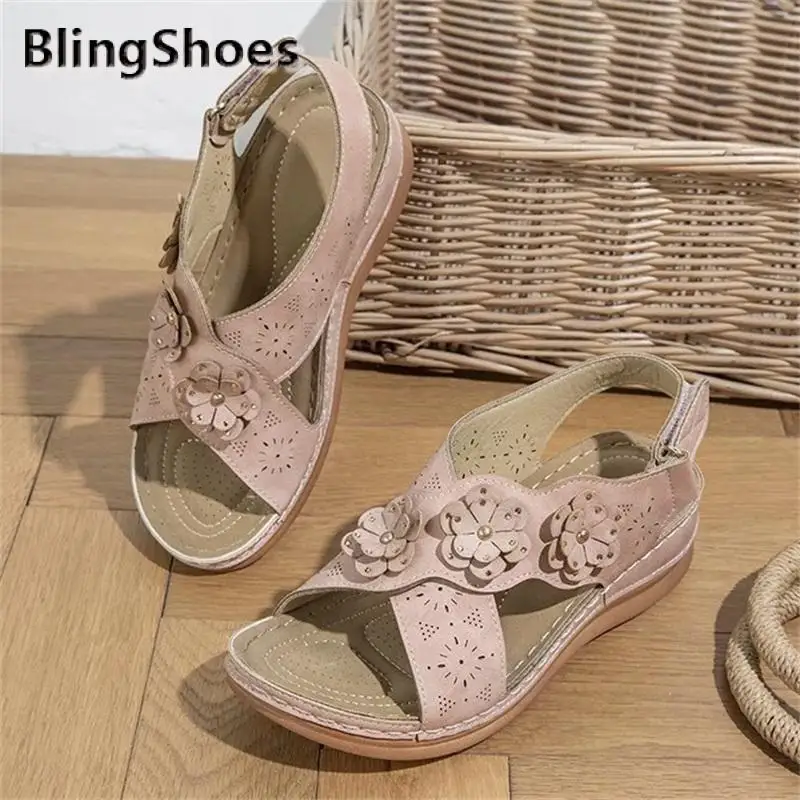 

Сандалии женские с открытым носком, пляжные босоножки-гладиаторы на танкетке Вечерние Повседневные Удобные, с цветочным принтом, лето 2021