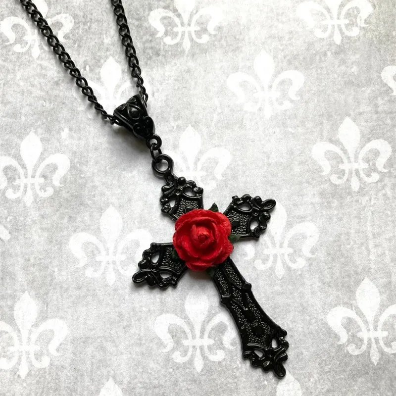 Готическая подвеска в виде креста с красной розой | Украшения и аксессуары