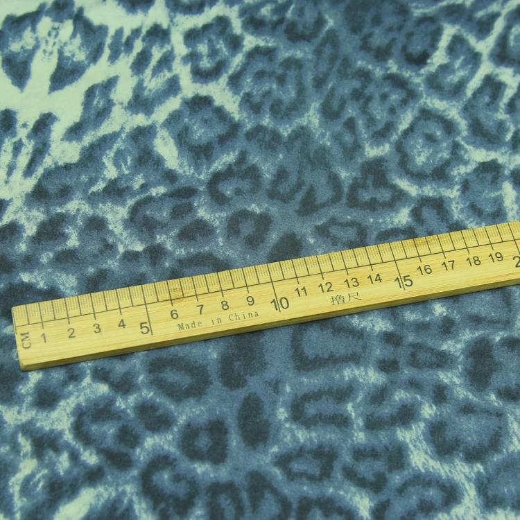 Темно синяя шелковая смешанная ткань с леопардовым принтом не прозрачная