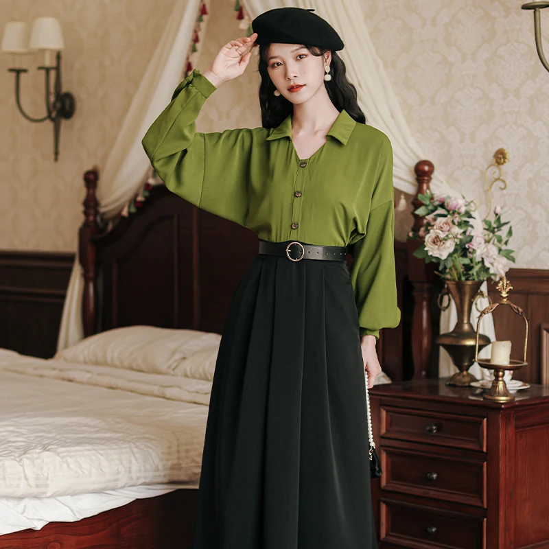 

Платье женское зимнее однотонное на молнии с поясом и V-образным вырезом