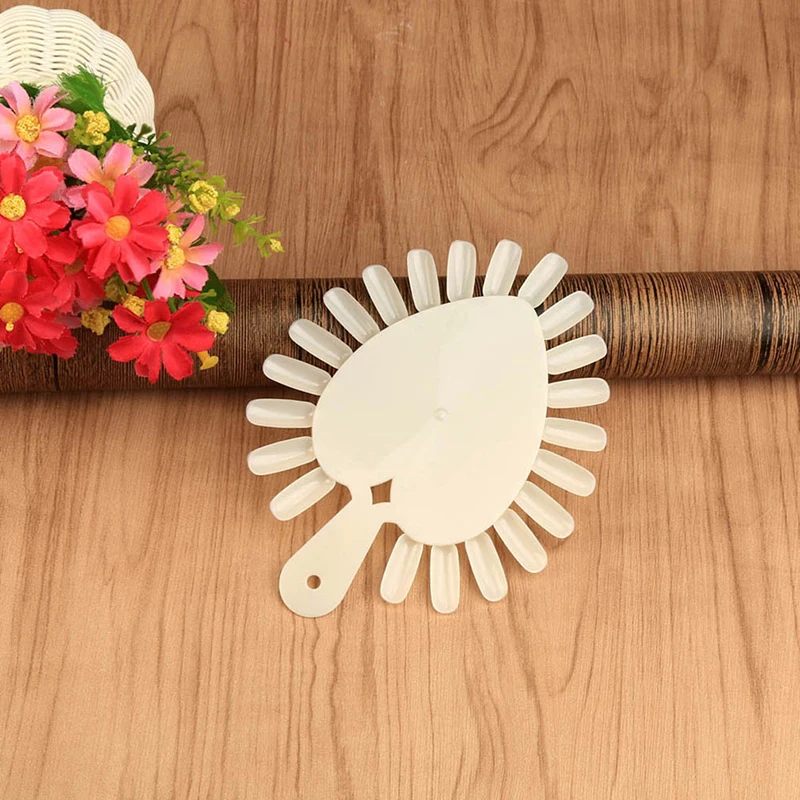 

2020 New 1pc Multiple Colors Best Selling DIY 10 Pieces Heart Shape Tool Palette Nail Card Chart 21 Color Board