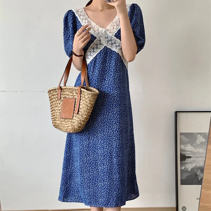 

Шифоновое платье с V-образным вырезом и рукавами-фонариками