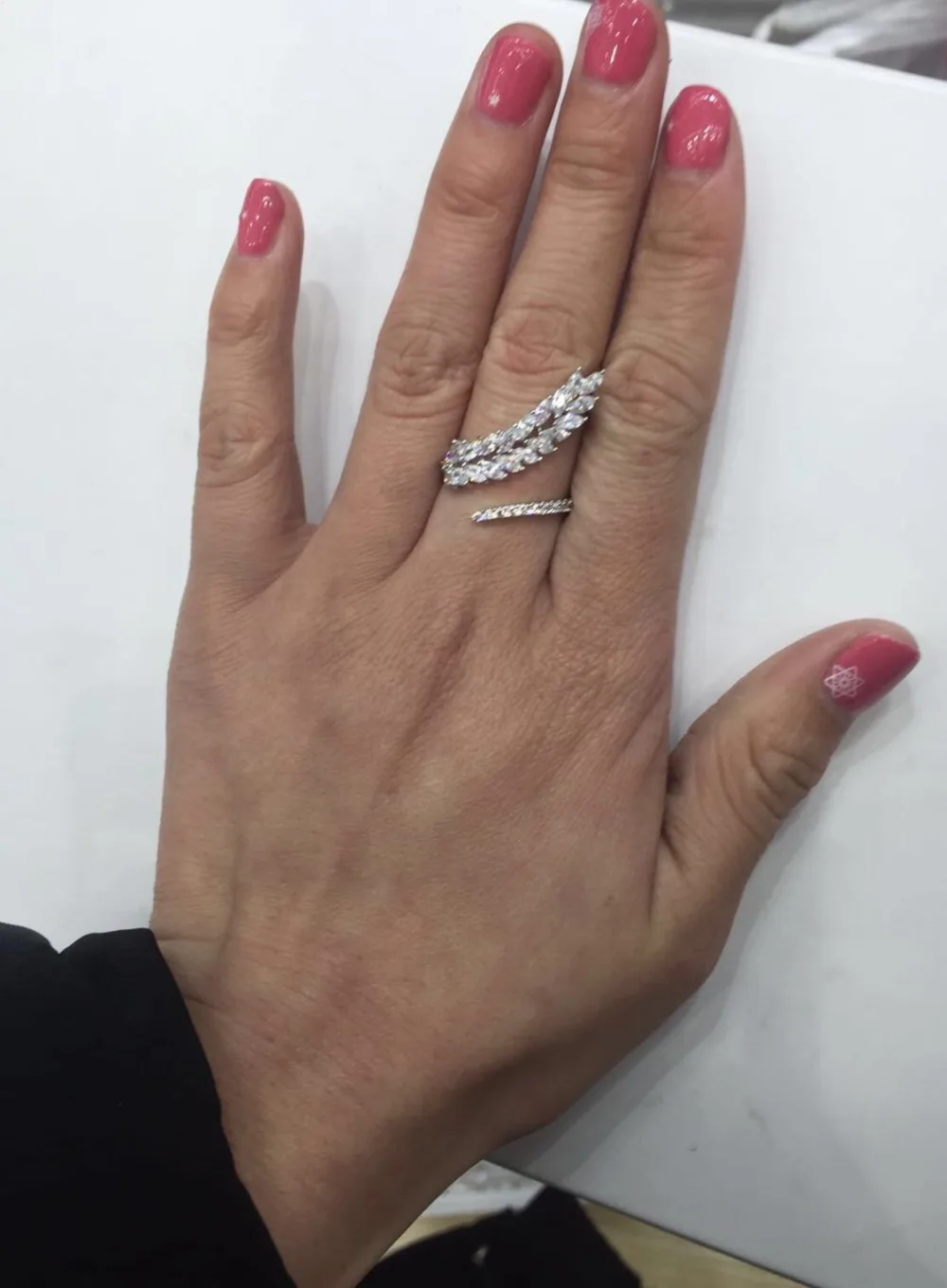 Кольцо на палец с прозрачным камнем в форме оливковой ветки фианитом класса ААА