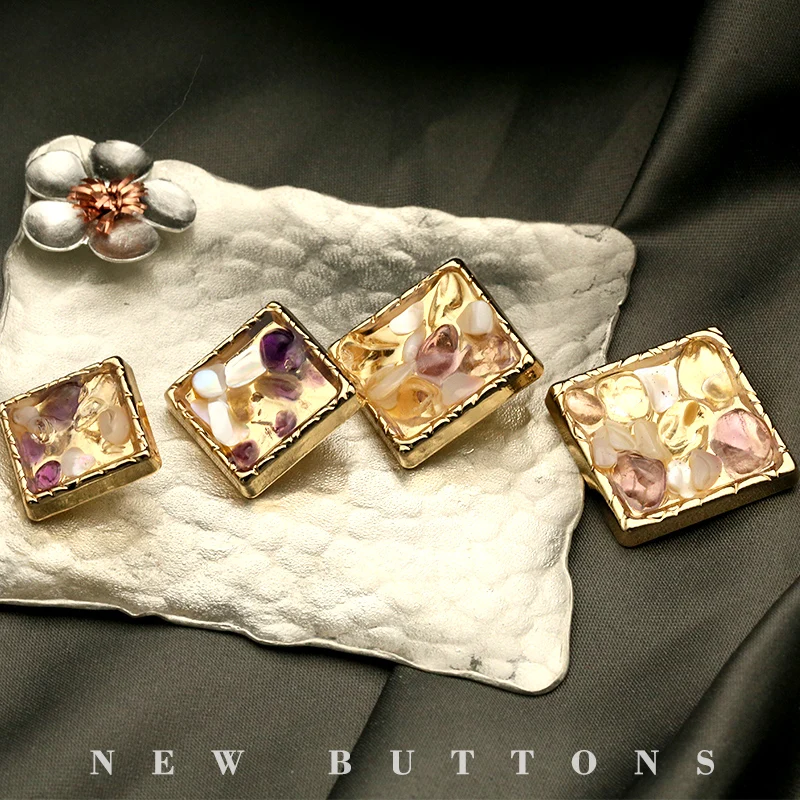 Пуговицы квадратные металлические золотистые с бусинами 6 шт. | Дом и сад