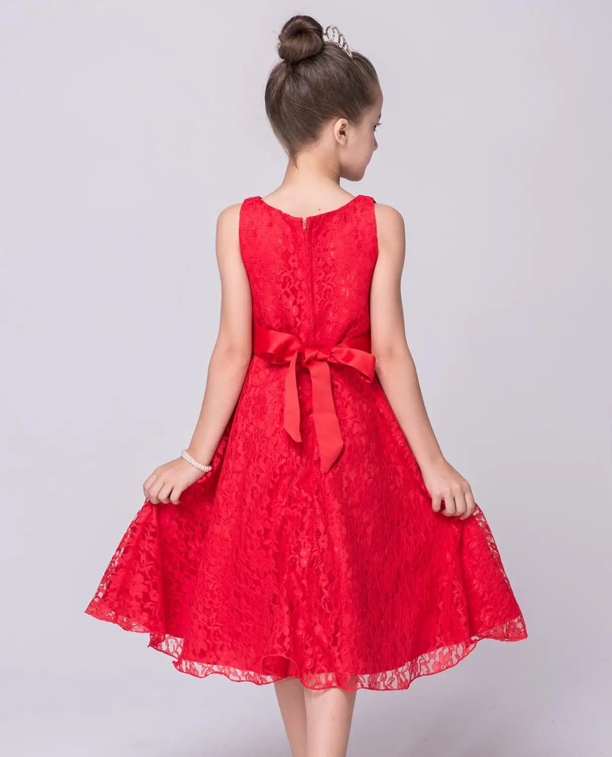 Детское праздничное белое и светло-голубое платье для девочки с цветами