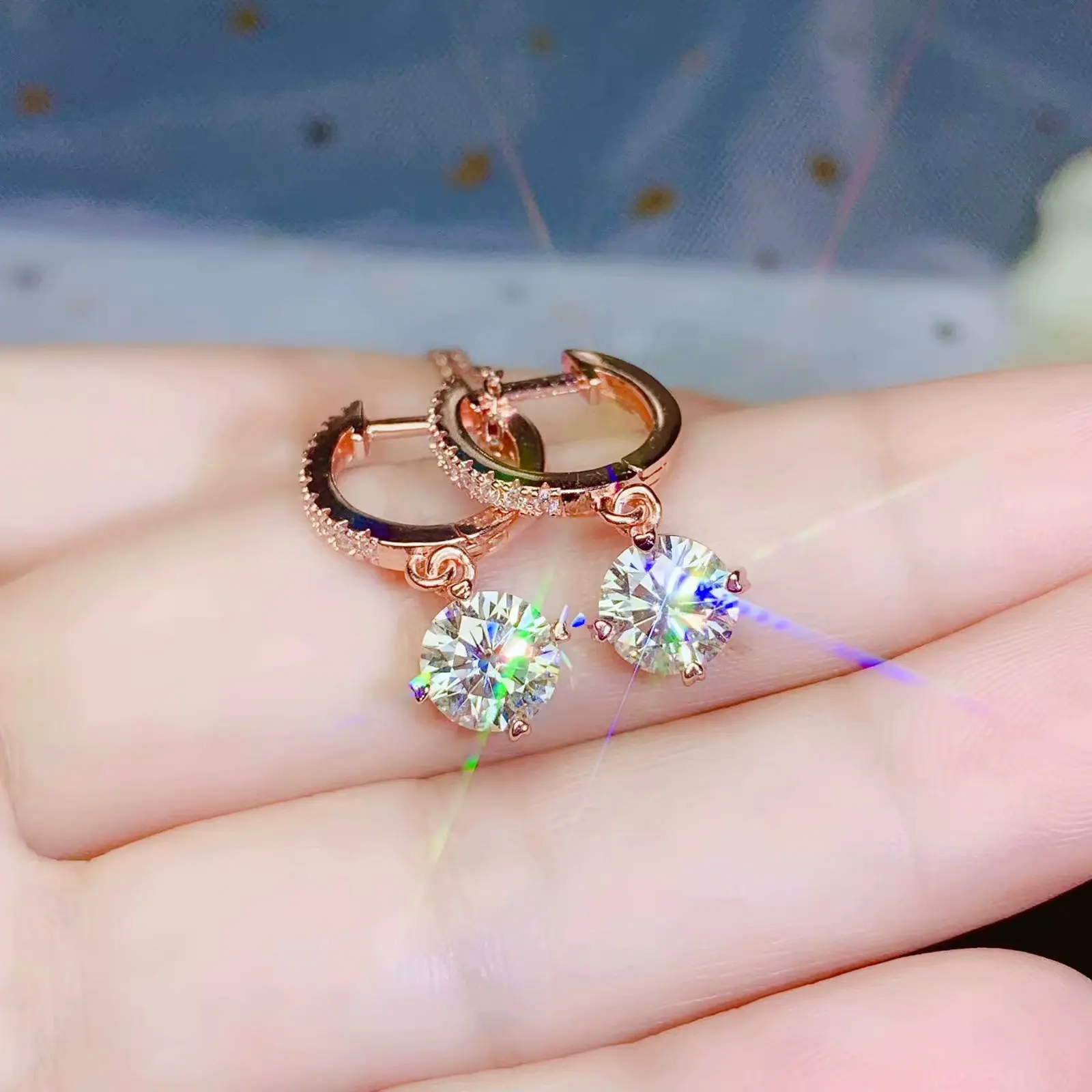 Moissanite новейшие стильные серьги-гвоздики, Супер Популярные женские серьги-гвоздики, Мигающий Огонь, 925 серебро, не чувствительный