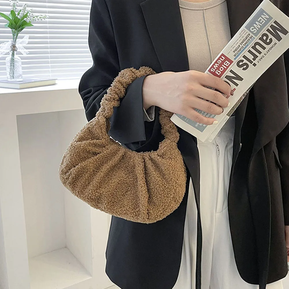 

Винтажная плюшевая сумка на плечо для женщин, повседневные маленькие плиссированные однотонные сумки для подмышек с цепочкой, вместительн...