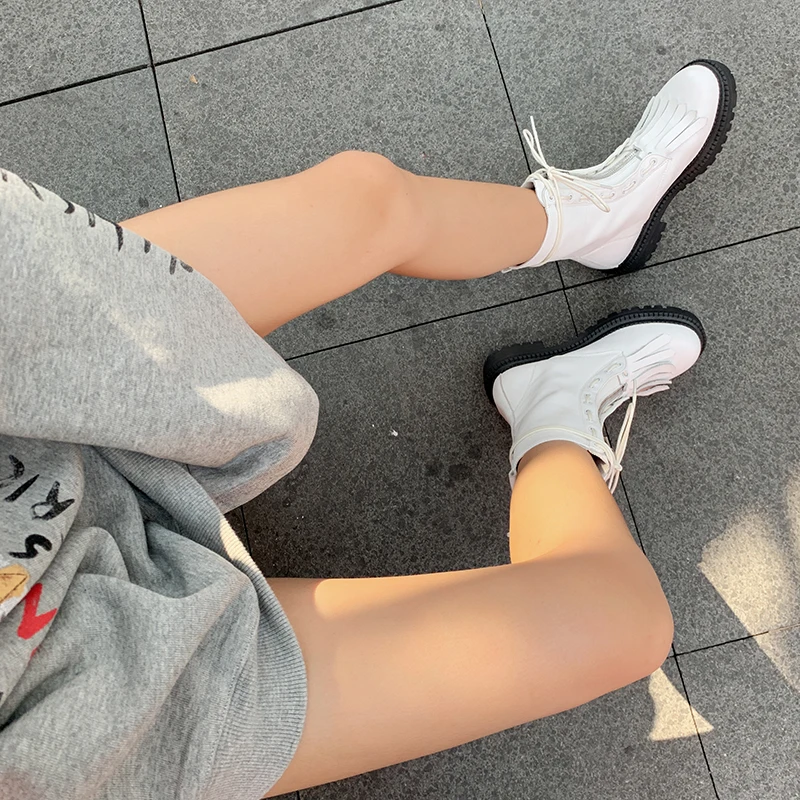 Белые мотоциклетные ботинки военные Ботильоны на каблуке 4 см с круглым носком и