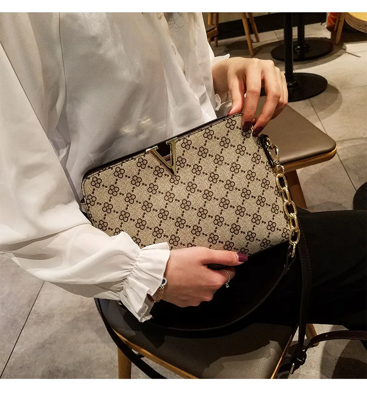 

Wild Small Bags Women 2020 Spring and Summer New Fashion Printing Single Shoulder Crossbody Shell Bags V-shaped Retro Female Bag