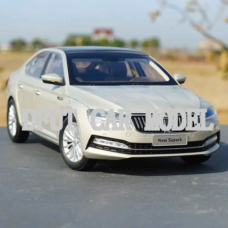Масштаб 1:18 игрушечные автомобили из сплава 2020 превосходная модель автомобиля