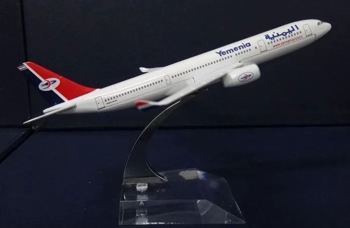 Модель самолета A330 металлическая модель для детей подарок на Рождество 1:400| |