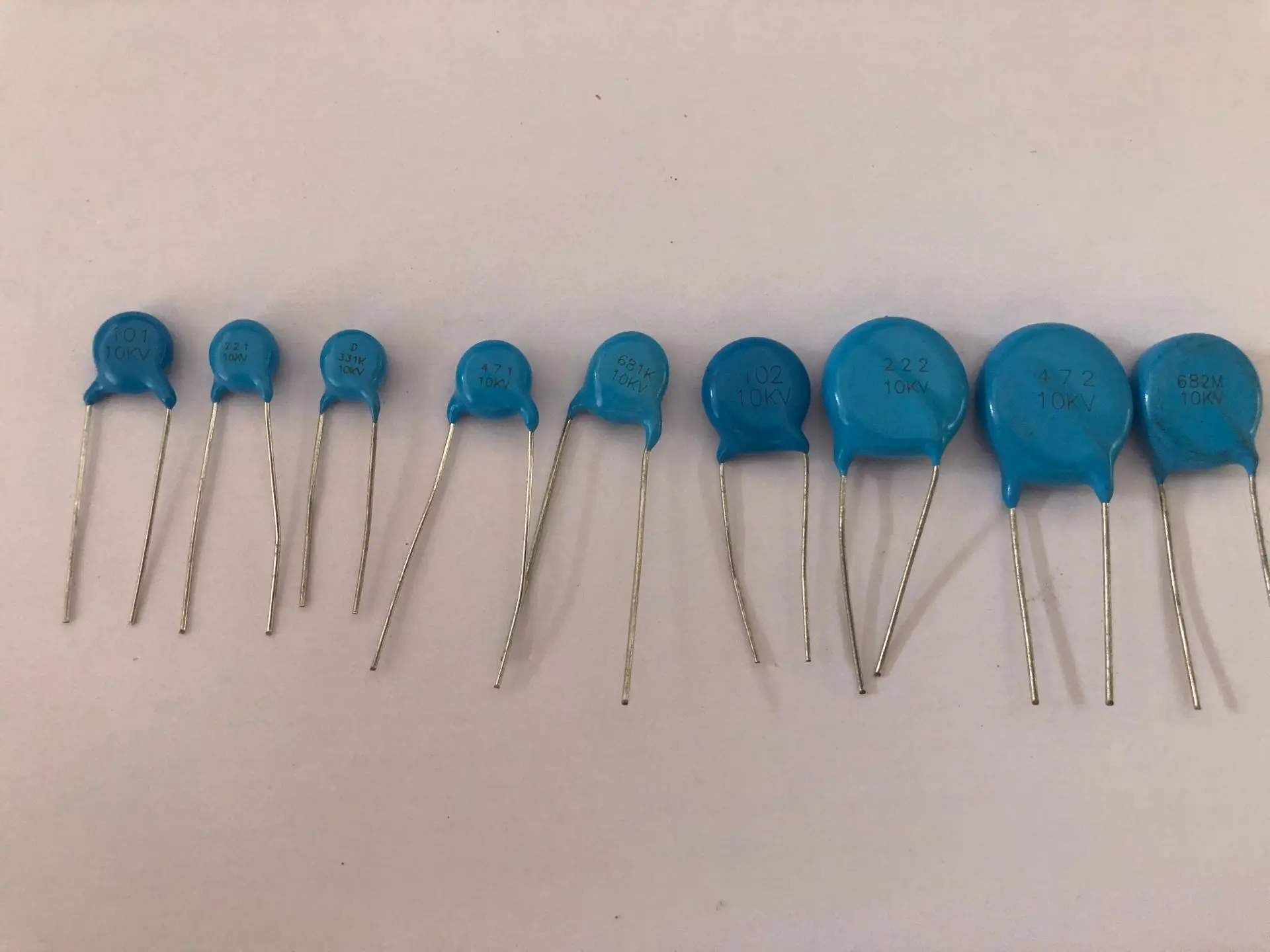 10 шт. 221/10KV 221 10KV 220PF 10KV221 10000V Высокая Напряжение Керамика конденсатор с алюминиевой крышкой