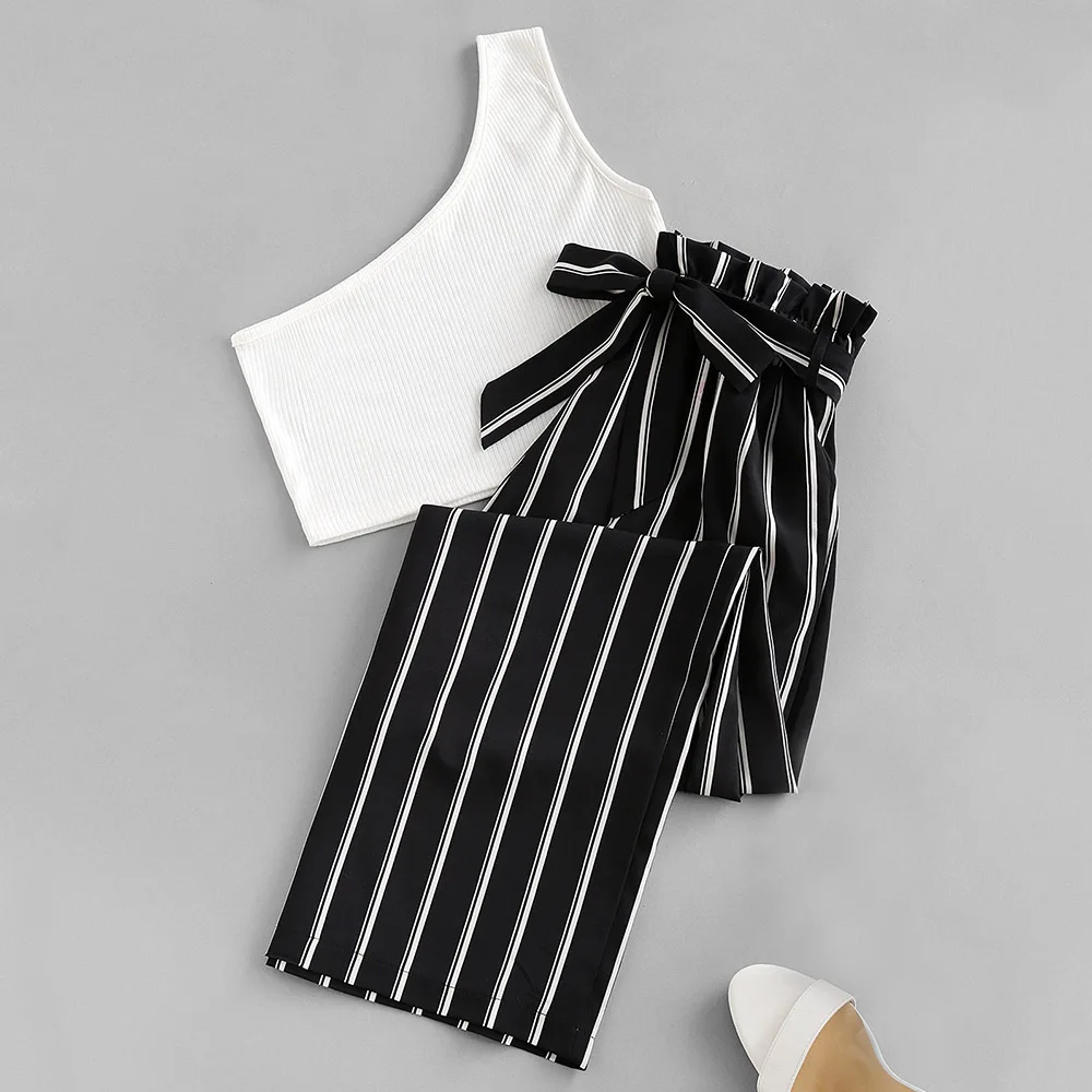 Женский костюм из двух предметов на одно плечо в полоску |