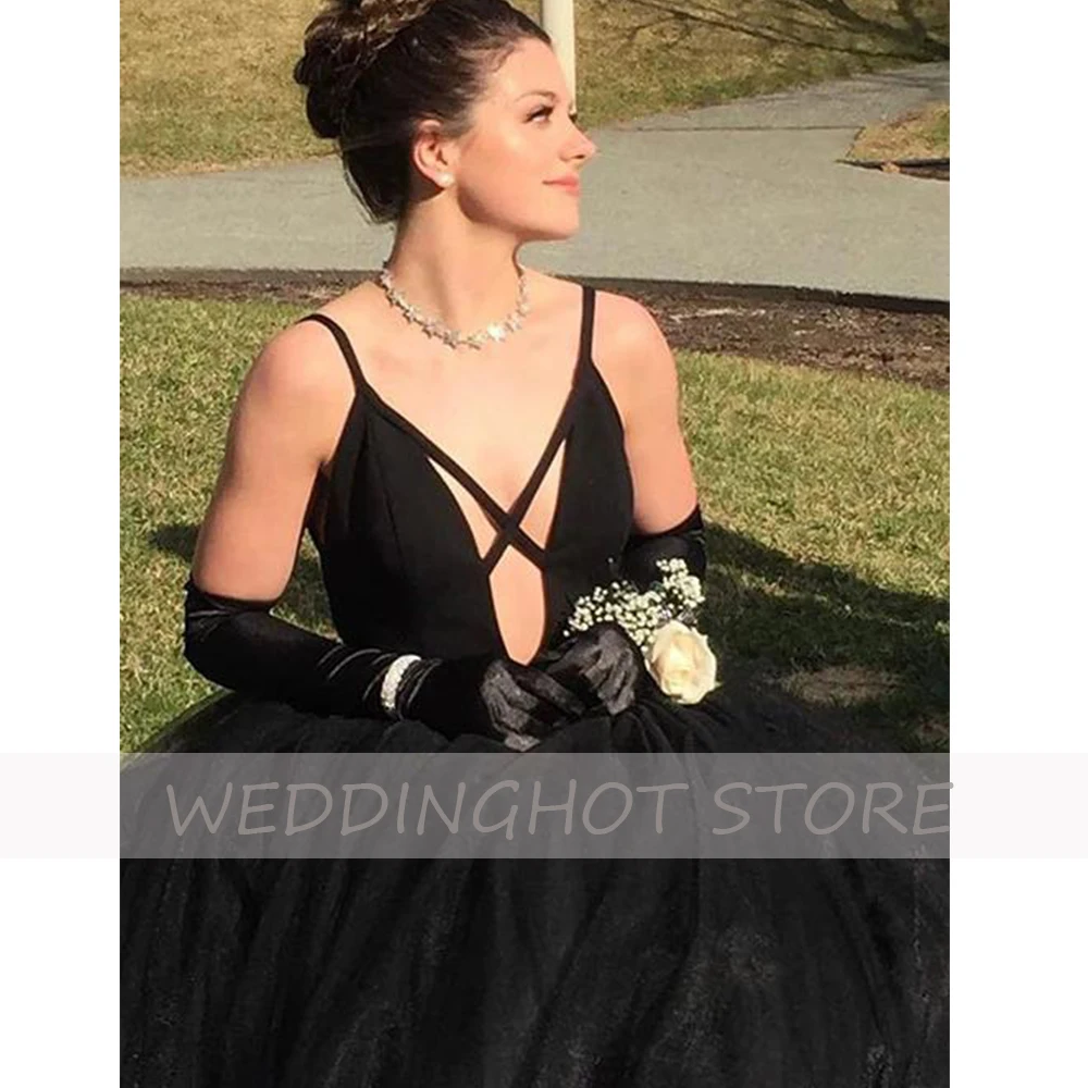 

Black Eleglant Evening Dress Long 2021 Women Charming A-Line Black Spaghetti Straps Tulle Deep V-Neck Prom Gown ​robes de soiree