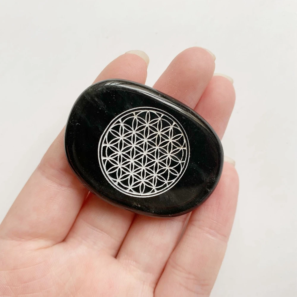 

Natural Black Obsidian Palm Stone Flower of Life Sacred Geometric Symbol Chakra Healing Energy Crystals Stone Home Decor 1pc