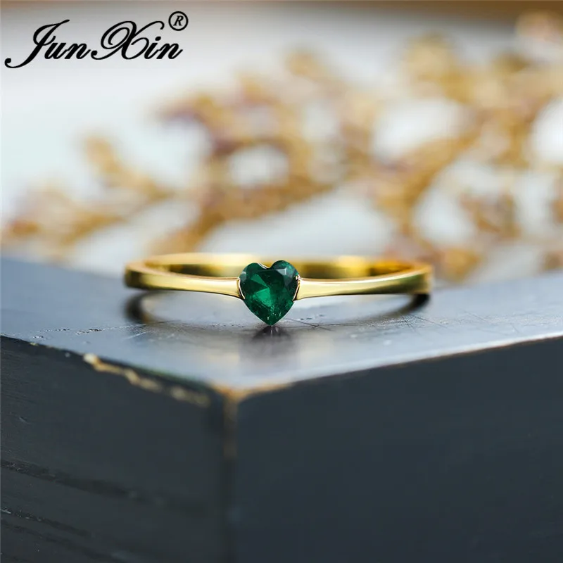 Кольцо женское изящное тонкое с сердцем из белого золота желтого сине-зеленым