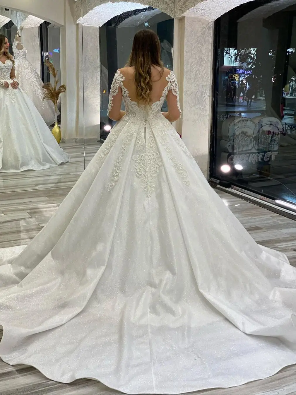 

2021 White Long Sleeves Wedding Dress Lace Appliques Ball Gown Court Train Wedding Dresses Bridal Gowns Vestido De Noivas