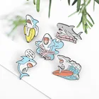 Эмалированные булавки Shark Are Friends на заказ, булавка для лацкана в виде недели акулы, банана, серфинга, искусственная булавка, Веселая Детская Милая бижутерия, подарок для ребенка