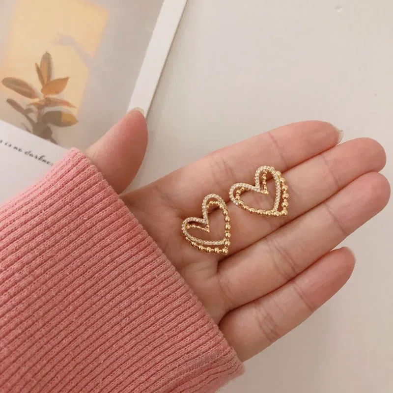 

New Korean Hollow Exquisite Rhinestone Star Love Heart Stud Earrings for Women Cute Fashion Girl Ear Jewelry Popular Gift