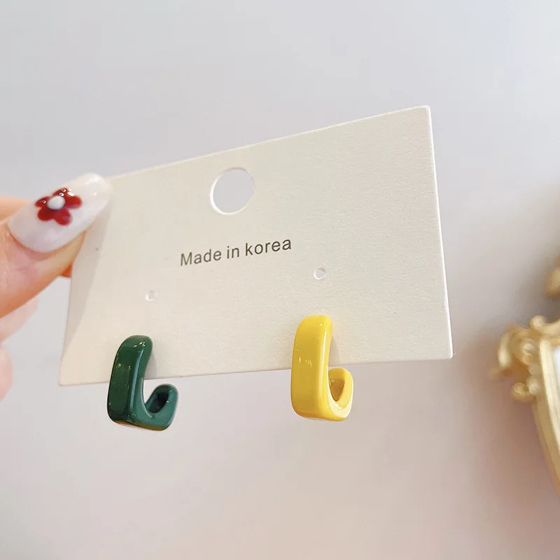 Минималистичные милые асимметричные серьги-гвоздики для женщин простые яркие