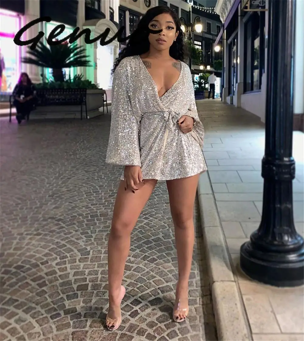 Сексуальное платье с глубоким V образным вырезом и блестками женское серебристое