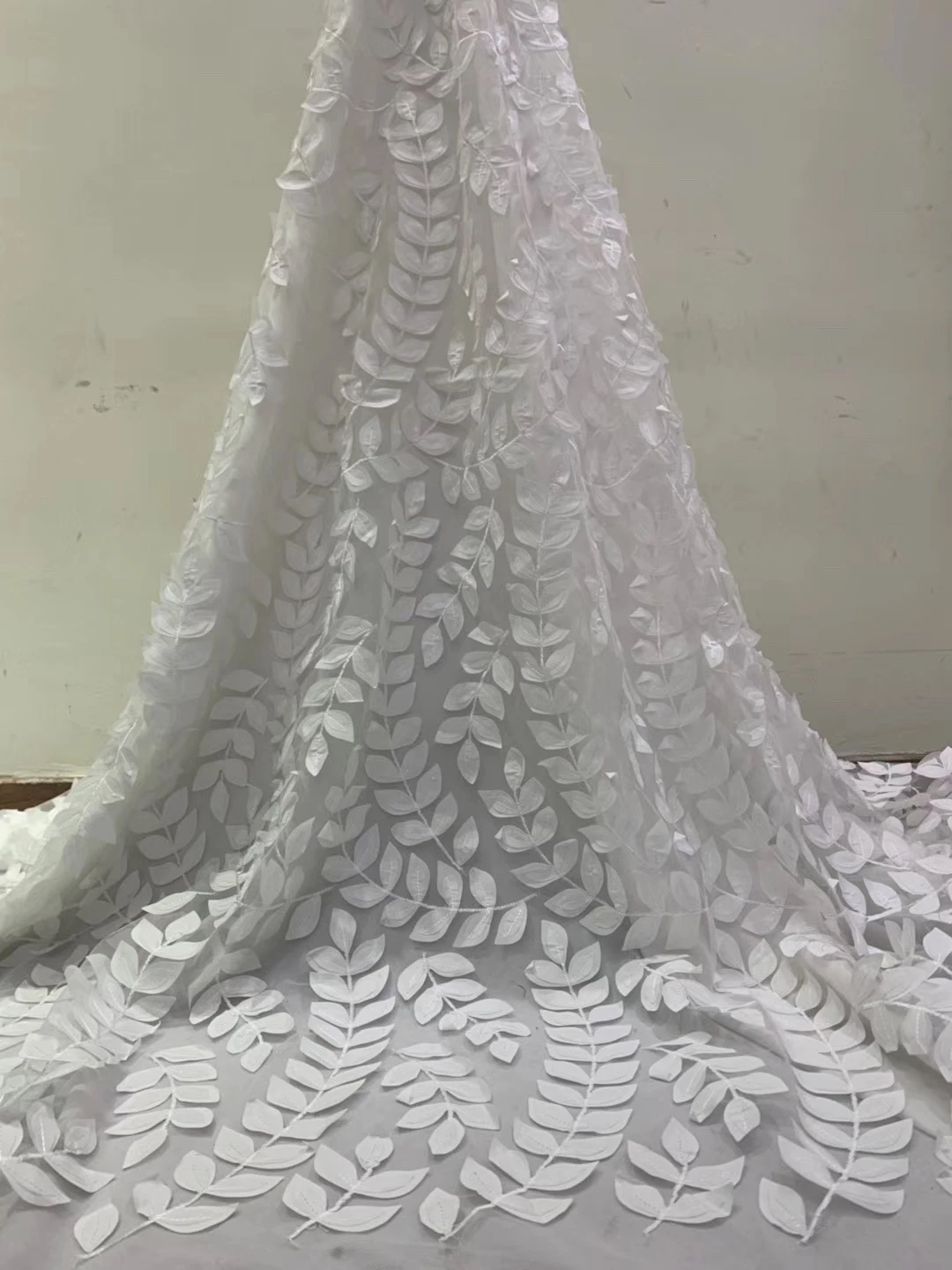 Кружевное свадебное платье LFY белое фатиновое с 3D аппликацией французский стиль