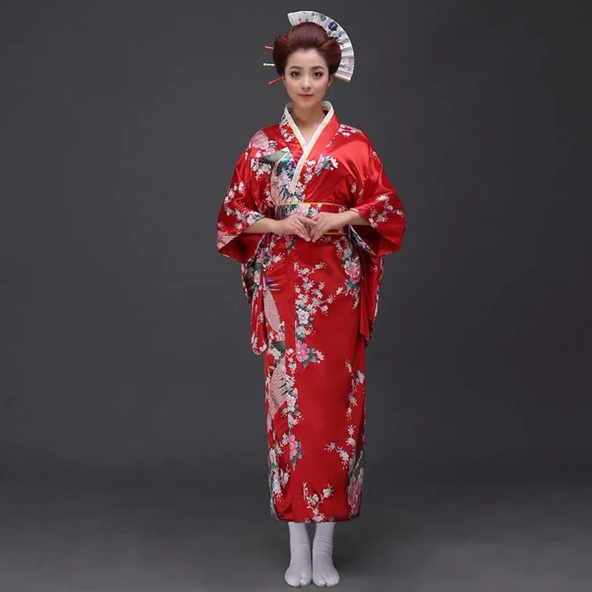 Ролики японских жен. Кимоно и юката. Кимоно японское. Национальное кимоно Япония. Национальная одежда Японии кимоно.