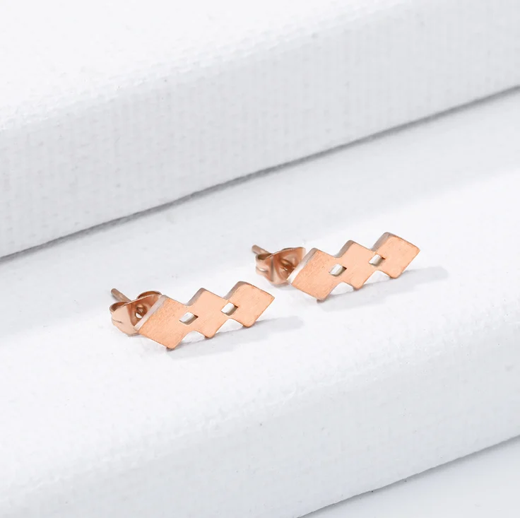 Женские квадратные серьги гвоздики с сердечками|Серьги-гвоздики| |