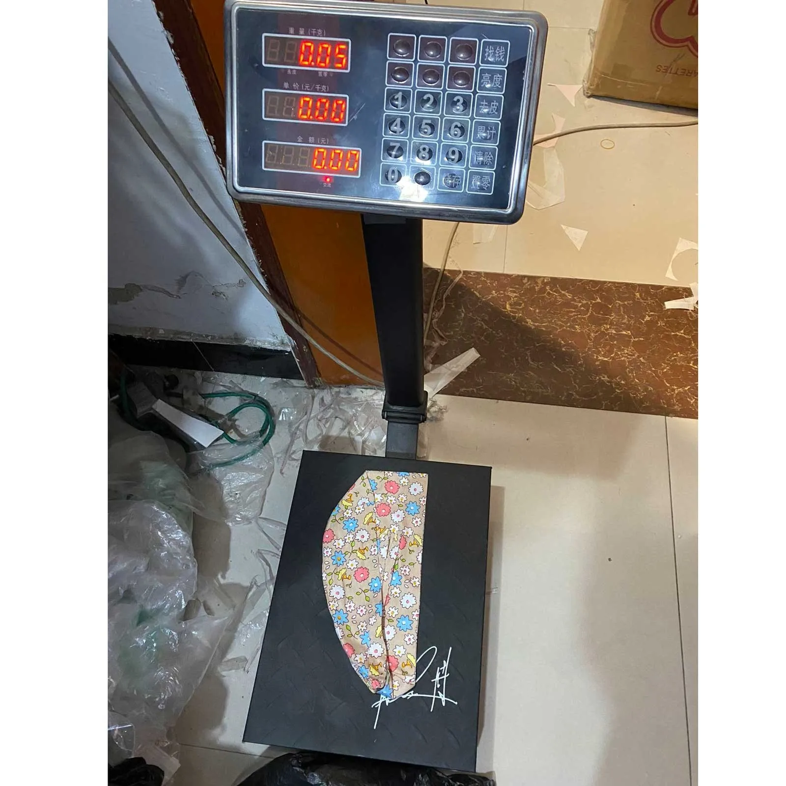 

Scrub Cap With Buttons Bouffant Hat With Sweatband for Womens and Mens CD