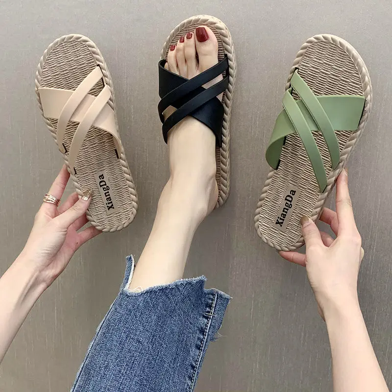 Удобные уникальные женские летние тапочки на плоской подошве модные для покупок