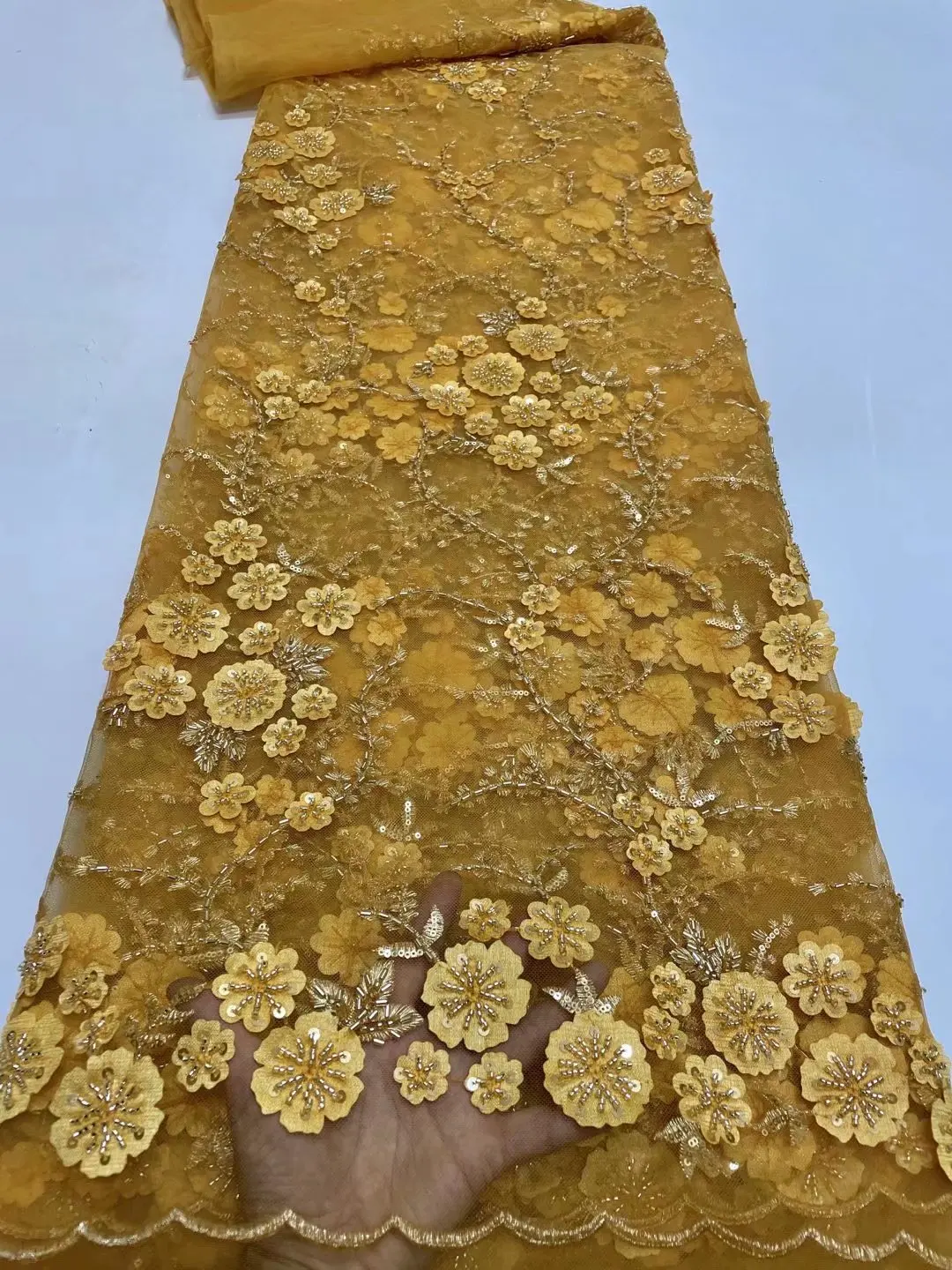 

Красивое модное Золотое французское кружево со множеством блесток и бусин маленькие цветы черепаха аппликация AsoEbi праздничный Материал 5 ярдов T225