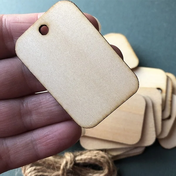 25x подарков на древесной стене возможно изготовление Пустые бирки деревянные для