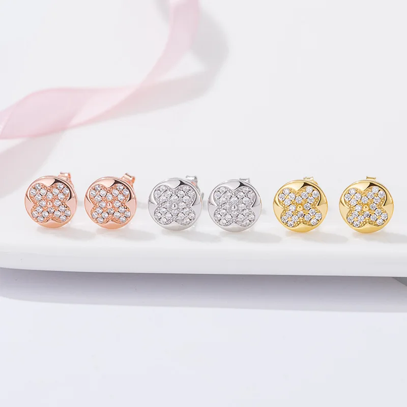 

Shiny zircon four-leaf clover earrings temperament round earrings new Korean version of earrings girlfriends