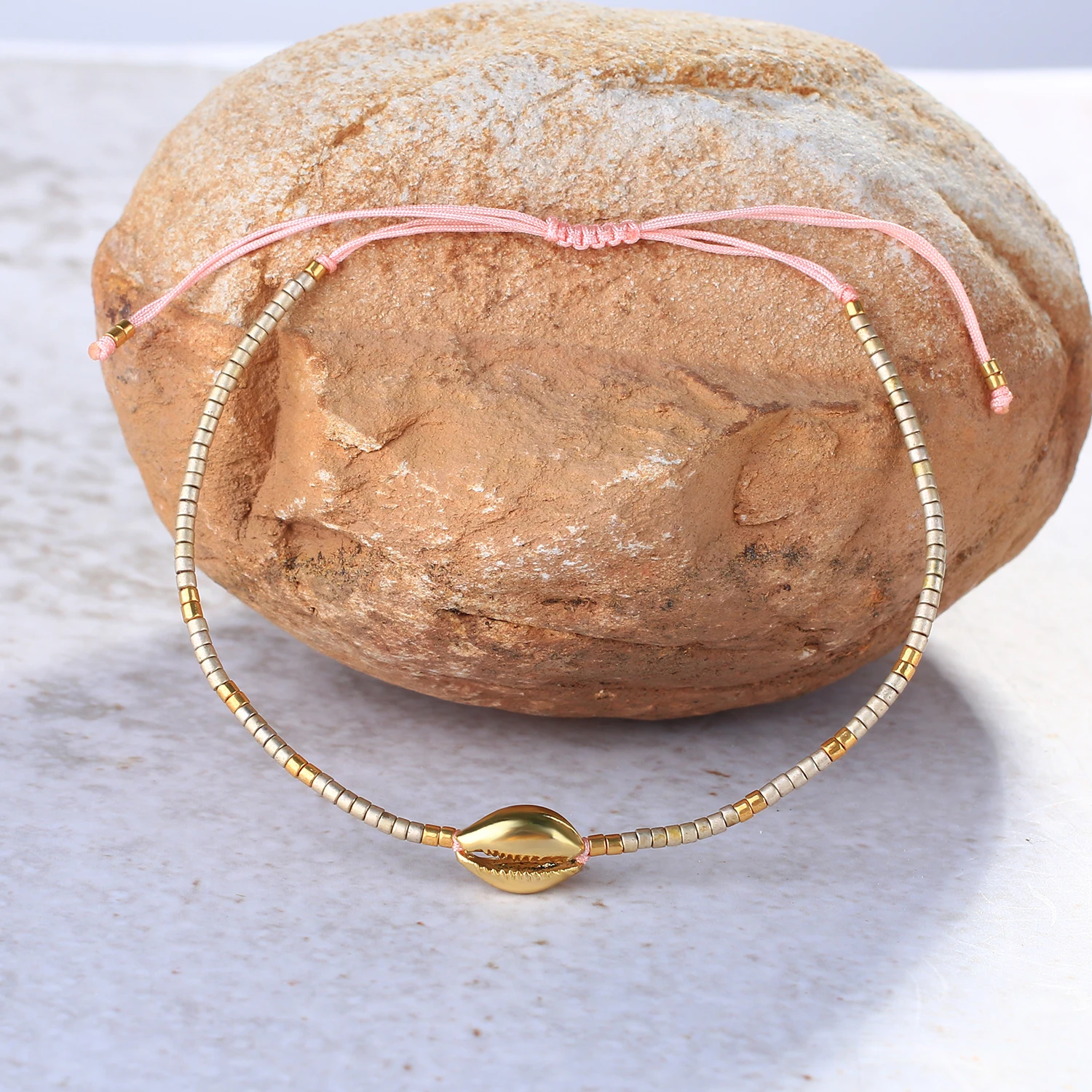 

QUANCHI Boho Miyuki Bracelet for Women Summer Beach Seashell Strand Bracelets Gold Shell Cowry Fashion Jewelry(17F)