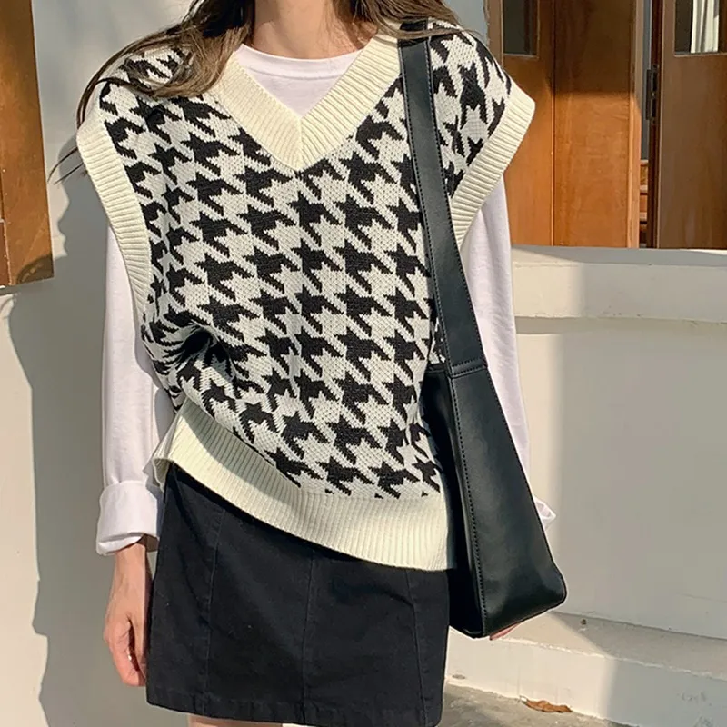 

Women Loose Casual Knitted Sweater Vests New 2021 Korean Style V-neck Geometric Print Female Sleeveless Pullover Gilet W410
