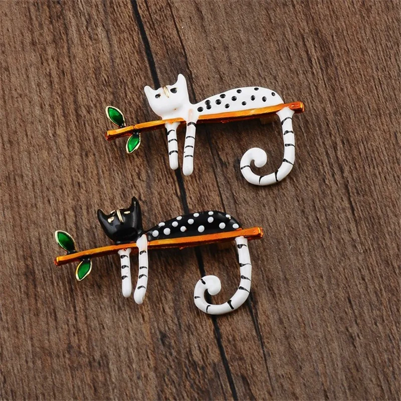 1 pcs Cute Lovely White Black Cat Brooches for Women Men Trendy Branch Kitty Suit Cloth Accessories Alloy Brooch Pin Jewelry | Украшения и
