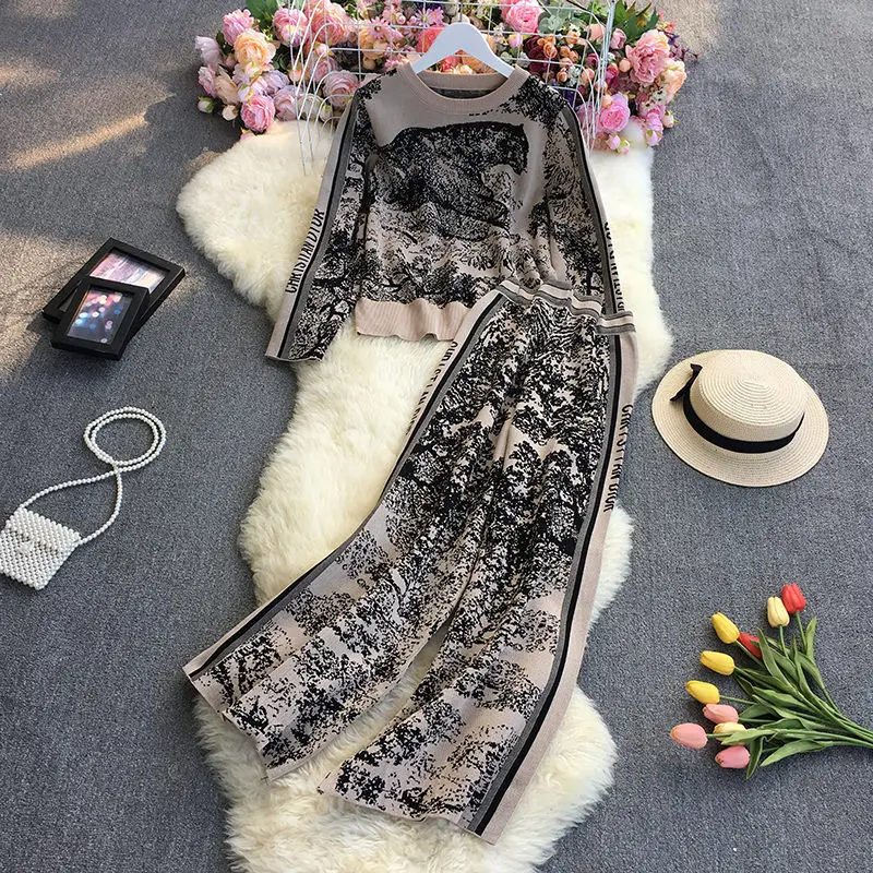 

Women Set 2021 Autumn New Two Piece French Elegant Jungle Animal Pattern Creative Sweater Knitted Top Straight Pants Suit M1232