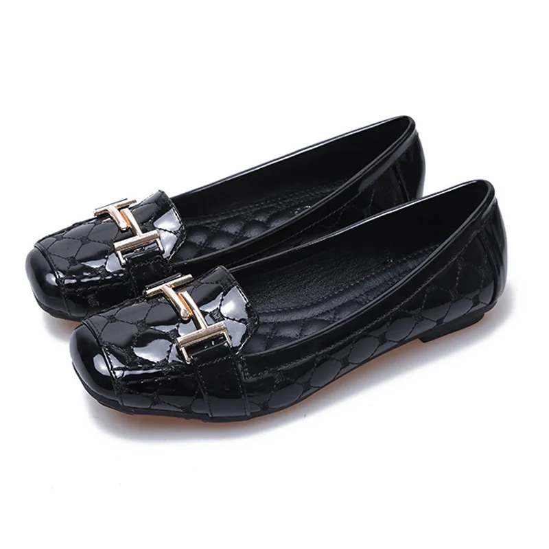 Новые женские туфли на плоской подошве Тонкие с металлическими пуговицами