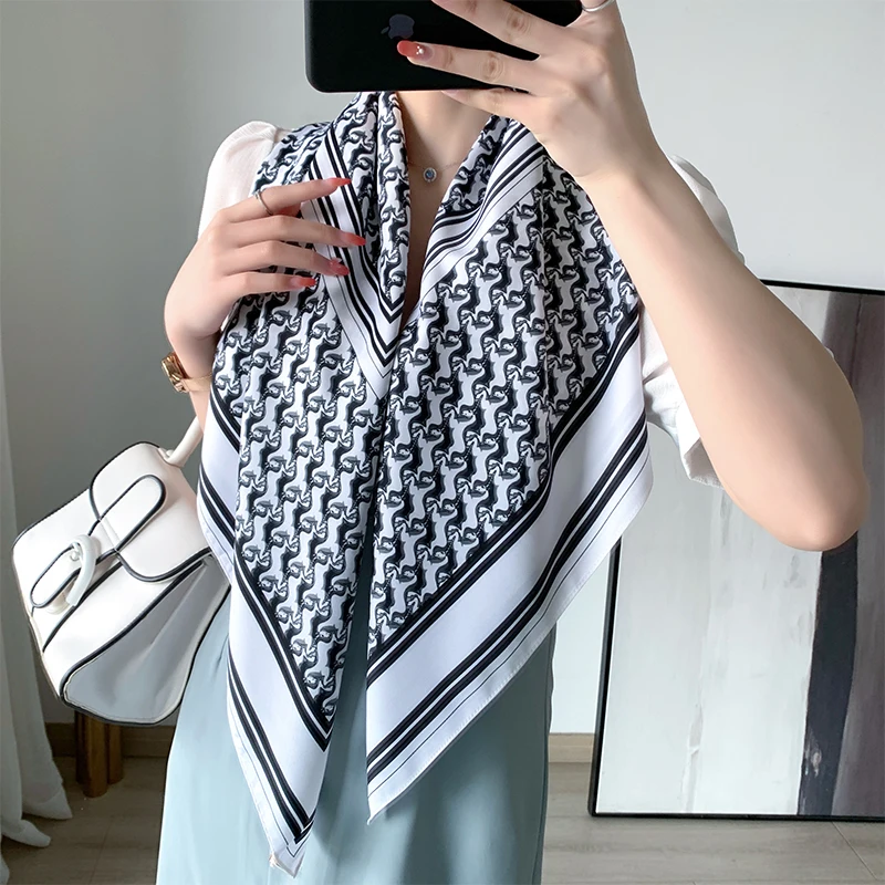 

Fashion New Design Women Square 90x90cm Twill Scarf Shawl Thin Wave Stripe Printed Hijab