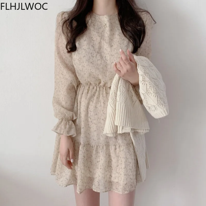 Женское шифоновое платье приталенное с расклешенным рукавом цветочным принтом и